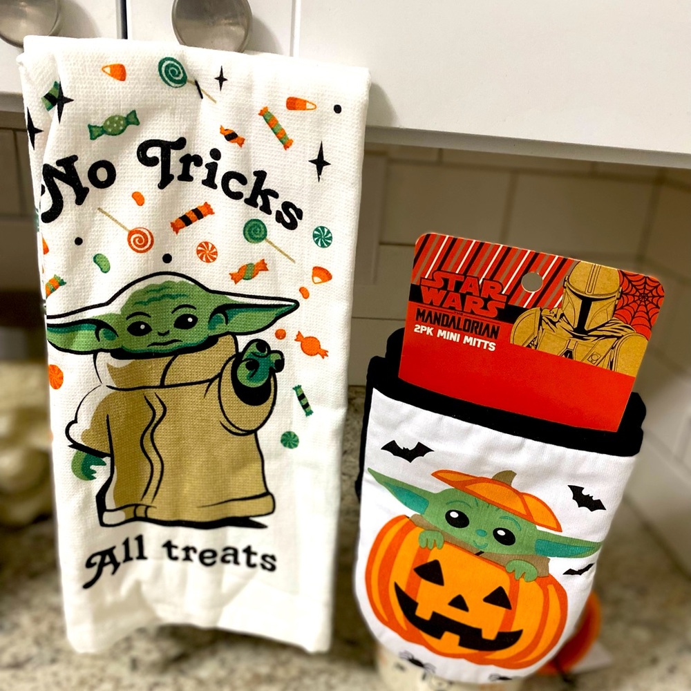 Mandorian 4 piece Halloween kitchen set new